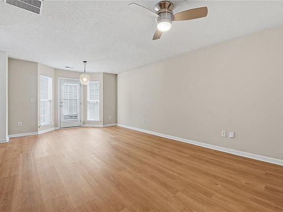 4th image of 252 Darbys Crossing Ct