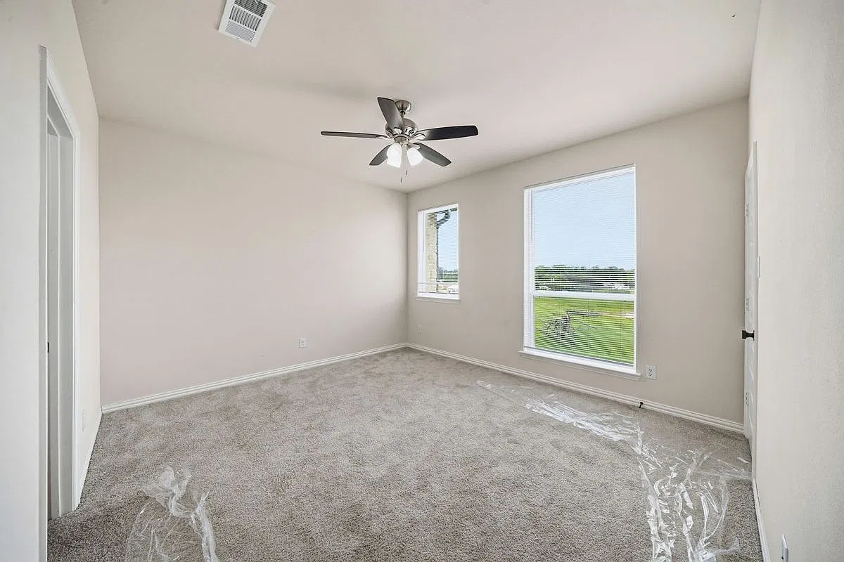 3 bed, 3.5 bath, 2240 sqft, $2,500 — Photo 3