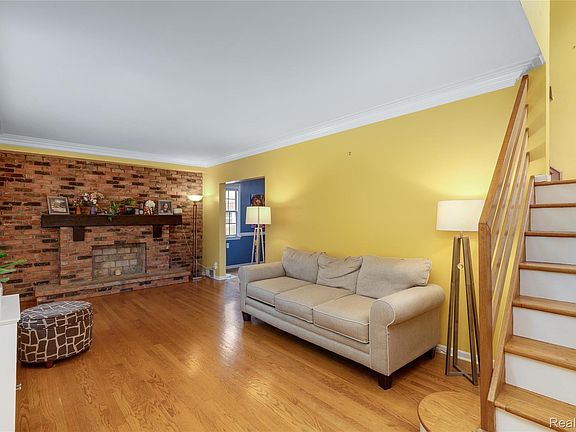 4th image of 10504 Borgman Ave