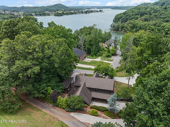 4th image of 198 E Cove Dr