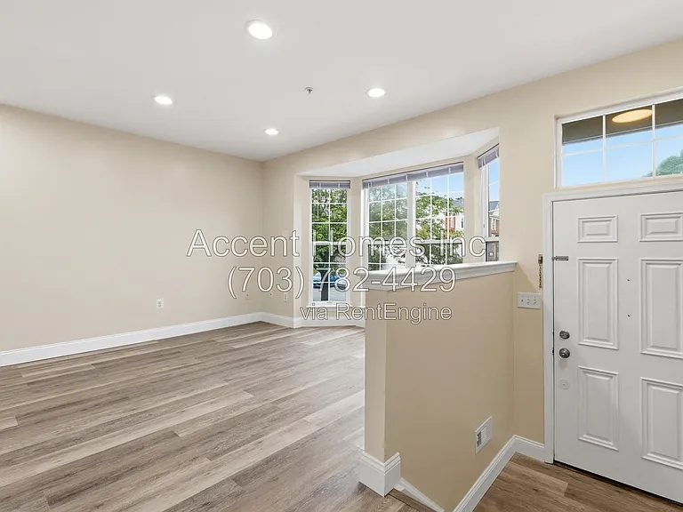 10299 Wimbledon Pl — Photo 2