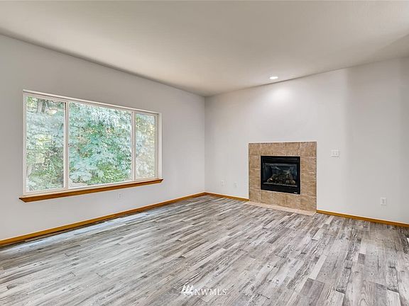 5th image of 1727 94th Dr SE