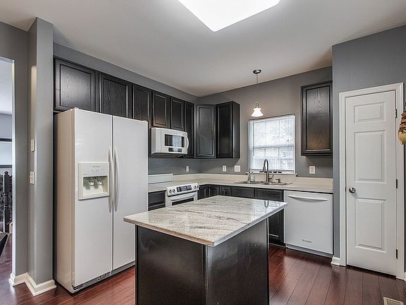 5th image of 690 Huffine Manor Cir