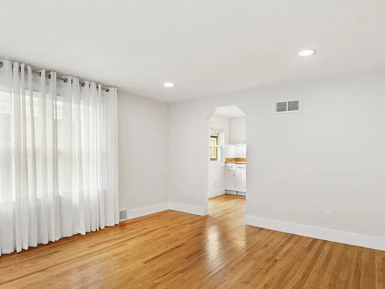 2710 Union St #1 — Photo 4