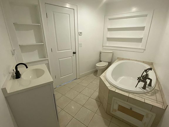 4th image of 45 Lakeview Dr