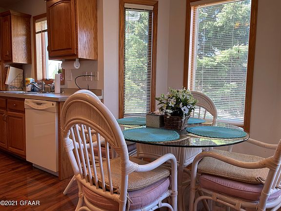 4th image of 3558 Meadow Dr