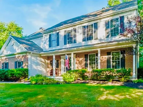64 Fieldstone Ln, Saunderstown, RI 02874