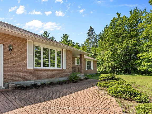 3rd image of 3 Carlisle Cir