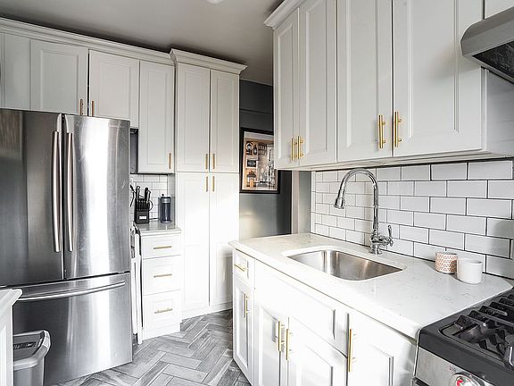 5th image of 3310 Avenue N #D