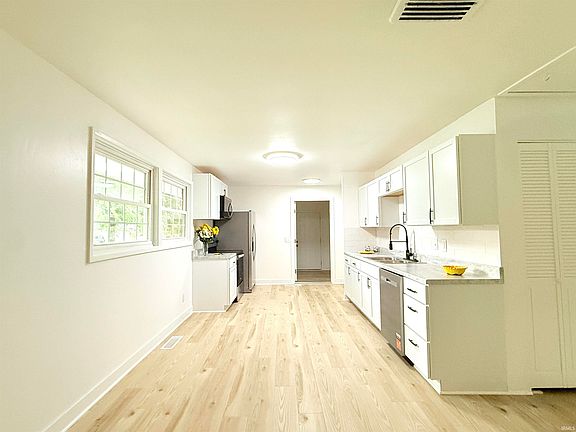 4th image of 3011 S Koldyke Dr