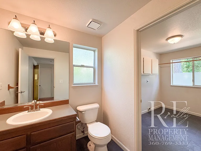 4618 NW Bernard St — Photo 22