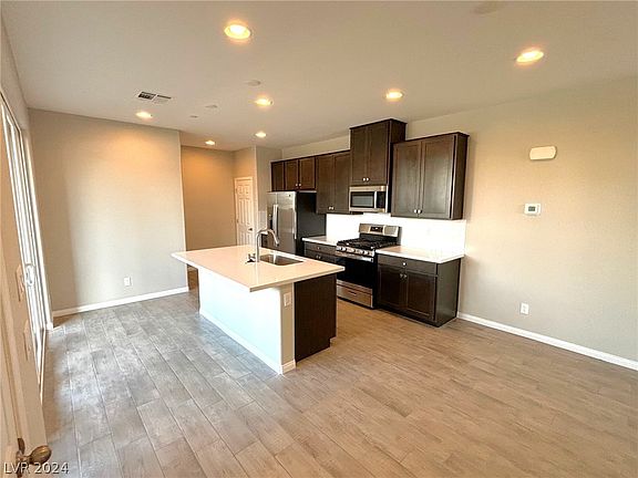 5th image of 4583 Queens Hill St