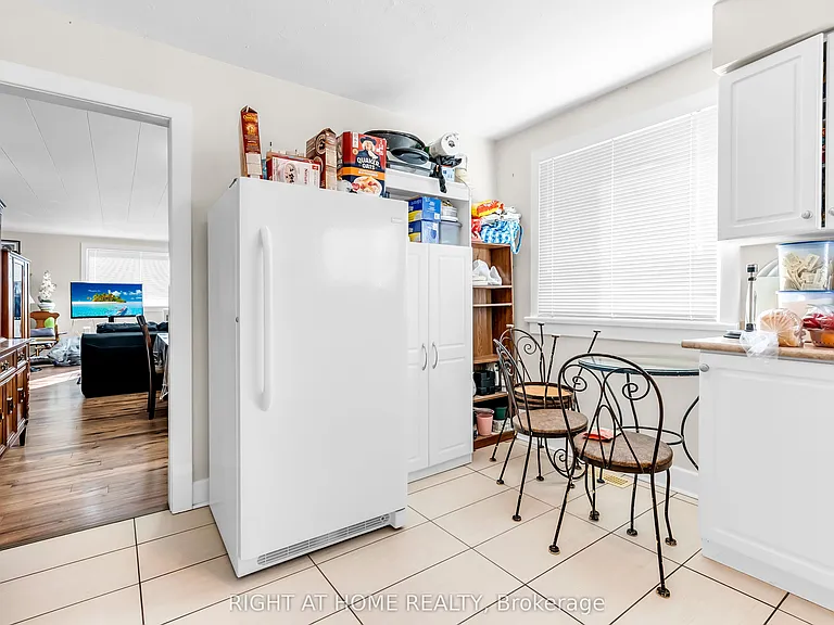 32 Matchedash St N #A — Photo 8