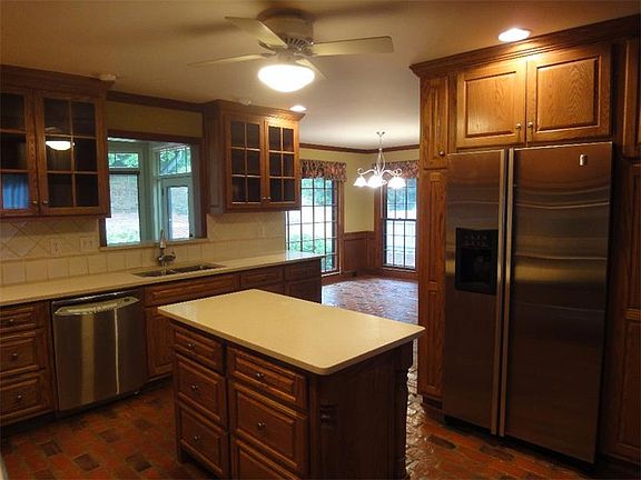 5th image of 887 Guinevere Way