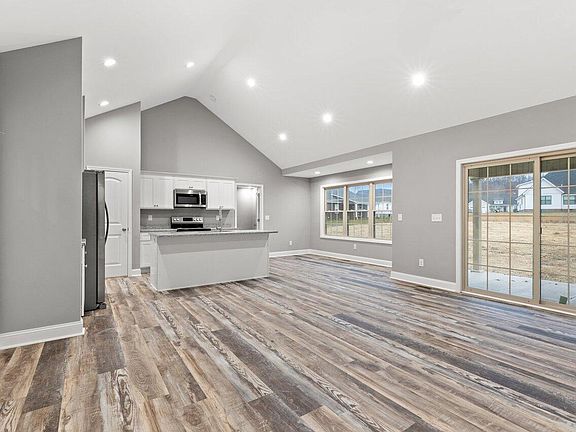 3rd image of 127 Allyson Cir