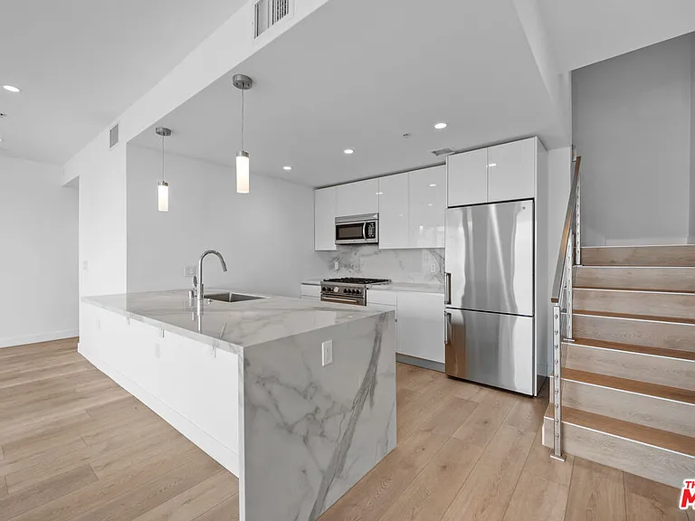 957 Figueroa Ter #307 — Photo 1