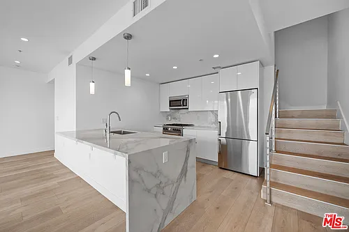 957 Figueroa Ter #307 Photo 1