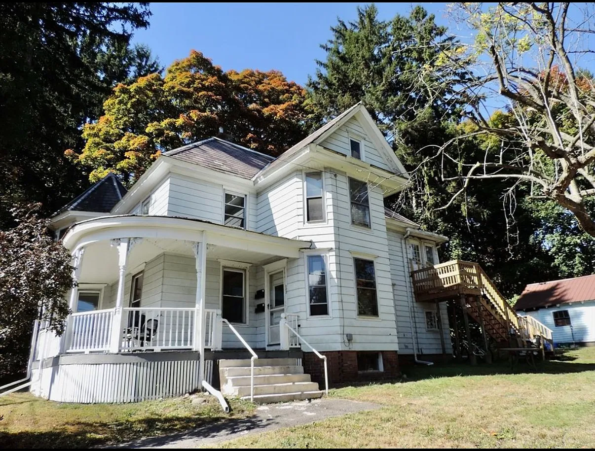 4 bed, 1200 sqft, $4,300 — Photo 1