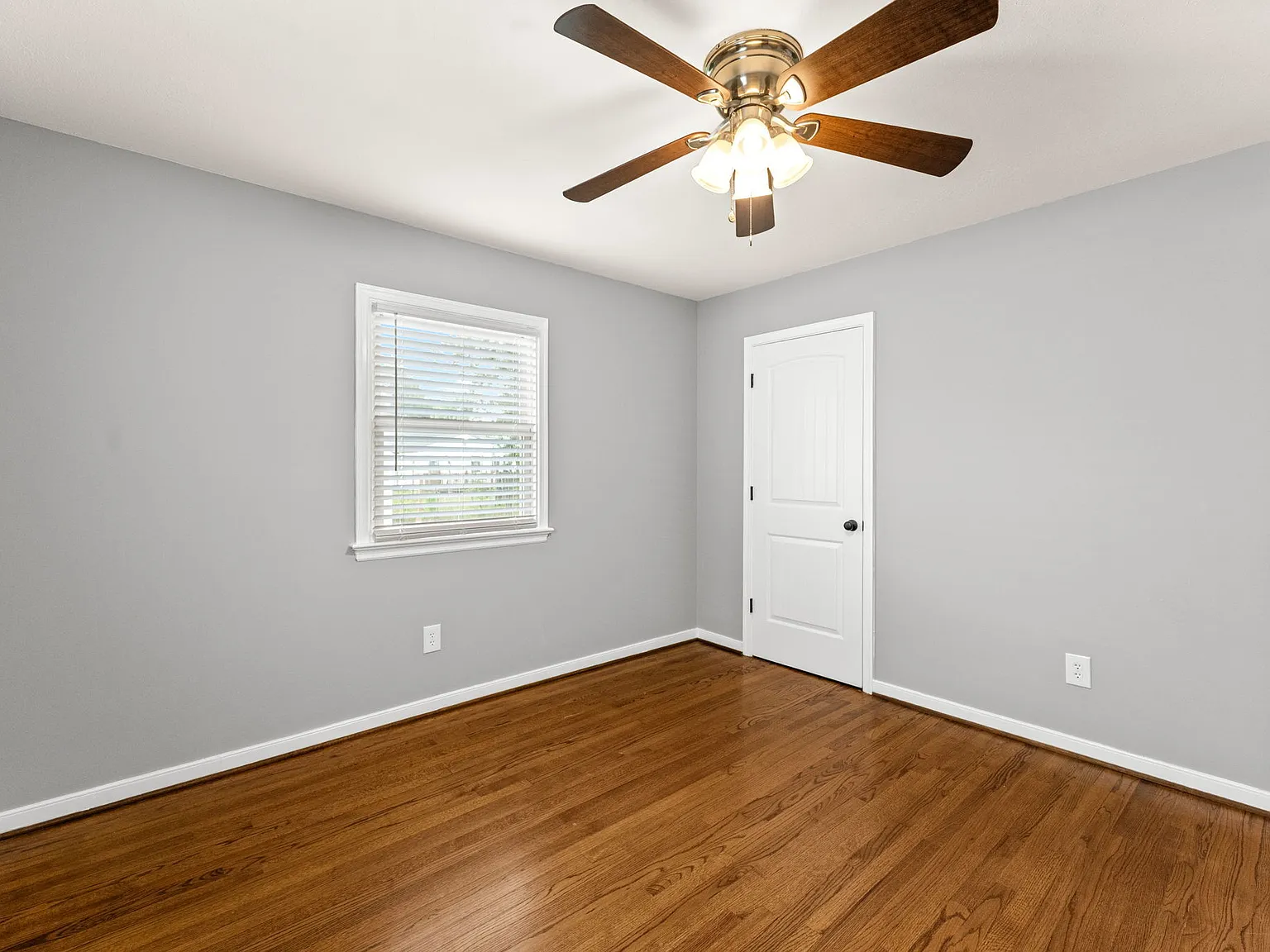 104 N Oak Avenue - 1 — Photo 3