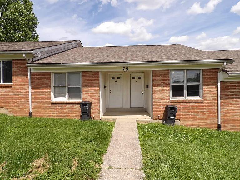 75 Ashwood Ct #3 — Photo 2