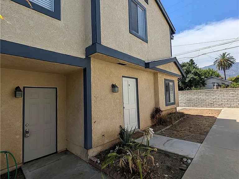 529 E Colorado Blvd #D — Photo 2
