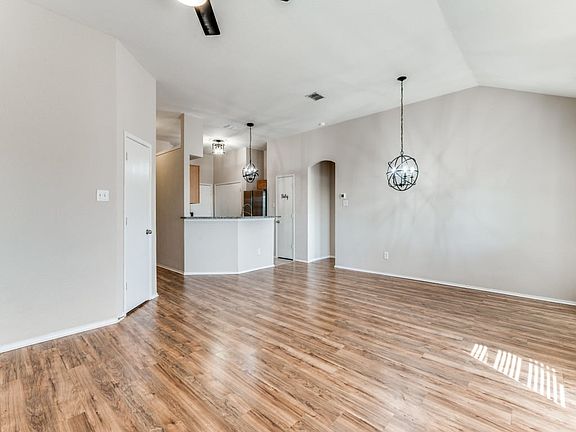 5th image of 6508 Manitoba St
