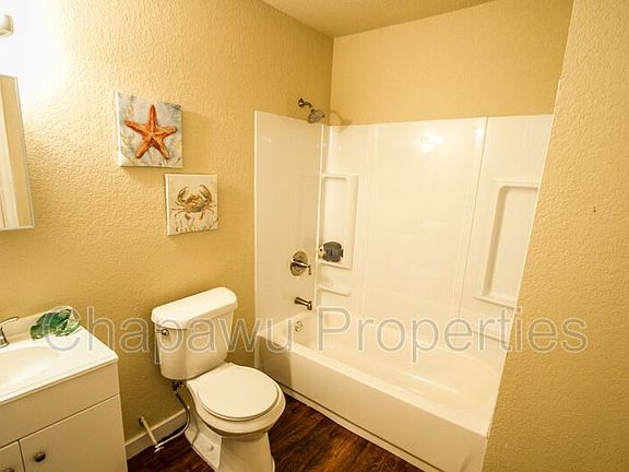 4th image of 932 Poinsettia St