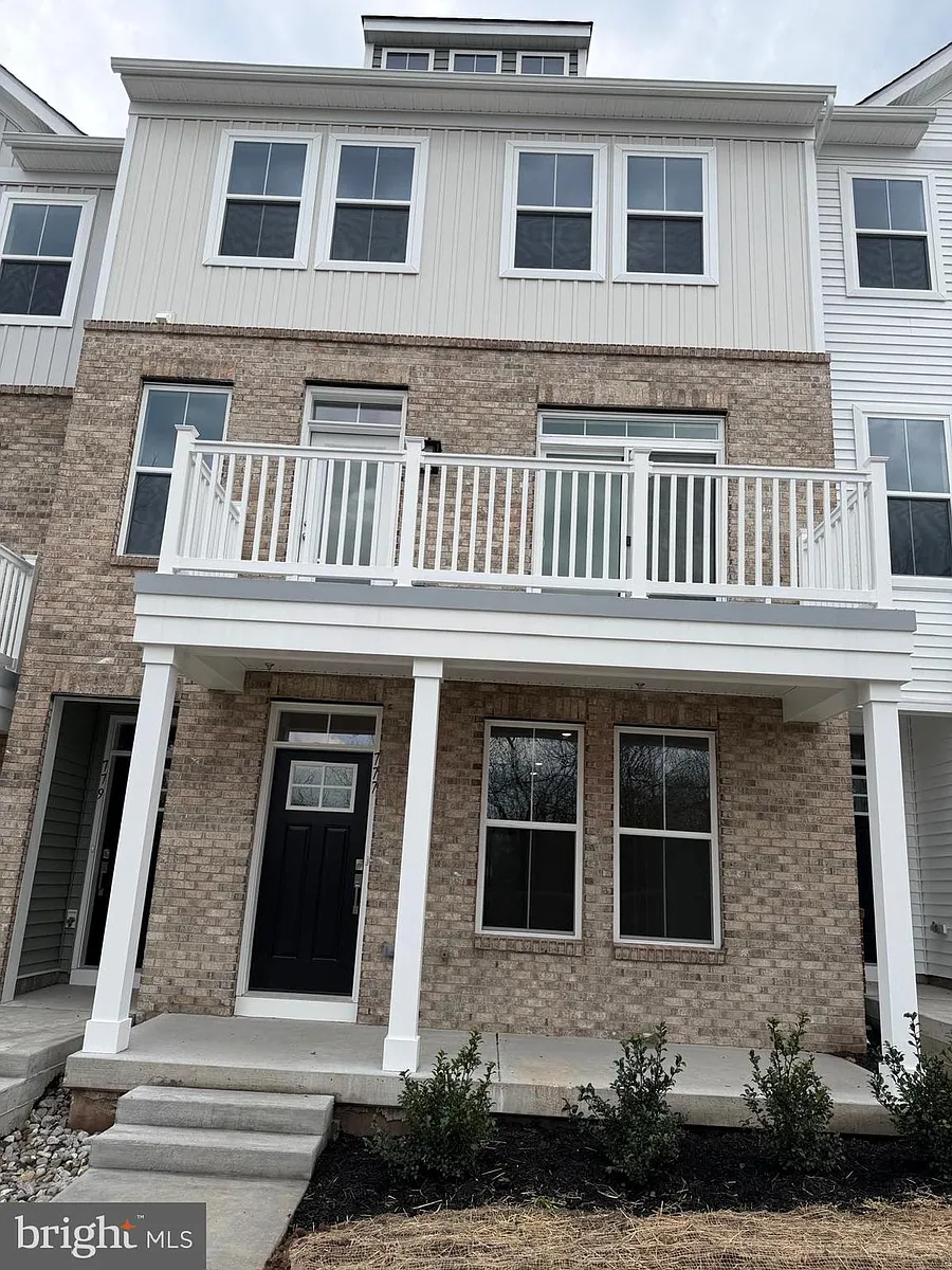 Building Photo - 777 Platinum Dr