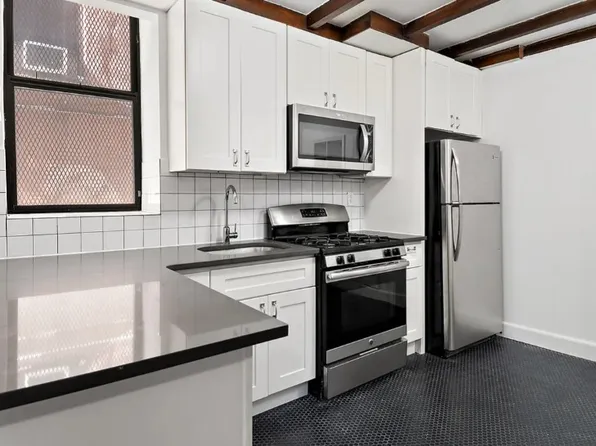 1075 Grant Avenue image 3 of 11