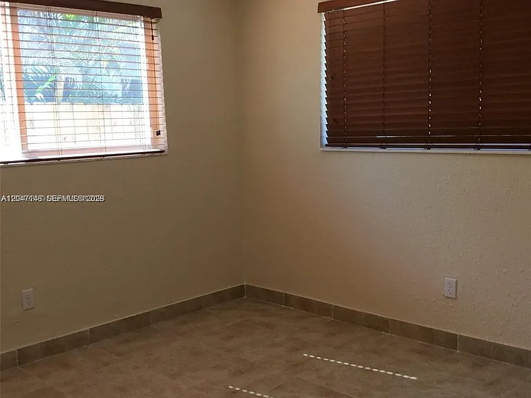 1324 NE 127th St #11 — Photo 10
