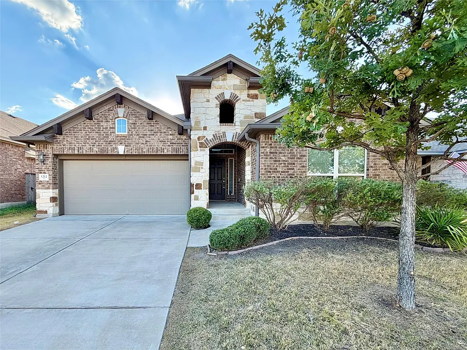 1212 Matt Ln