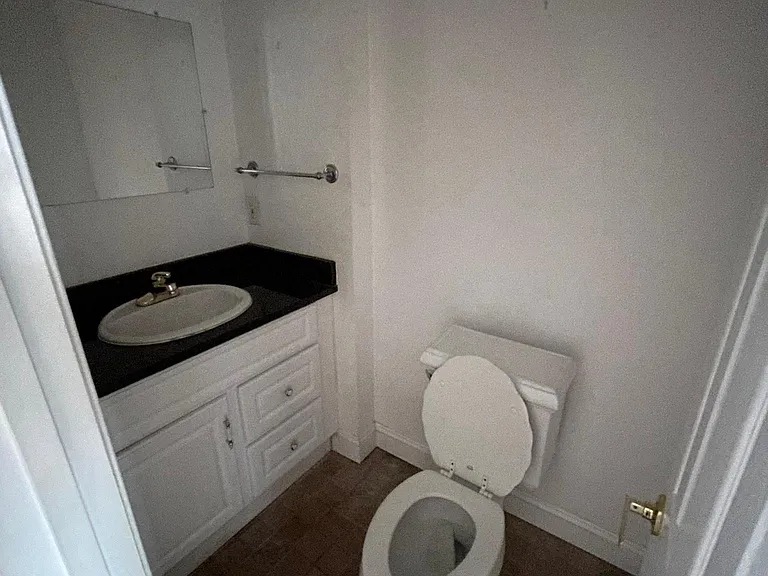 69 Florida Ave NW #1 — Photo 11