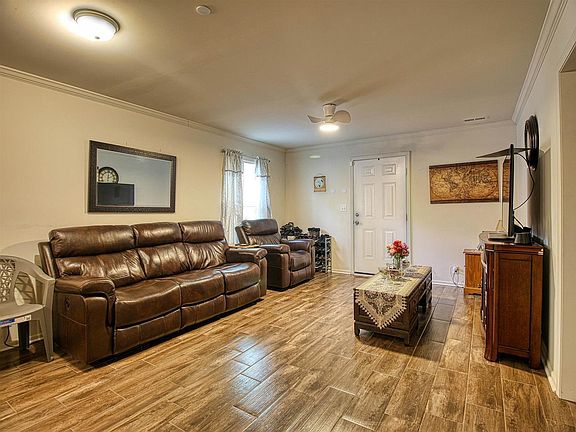 3rd image of 215 W James St.