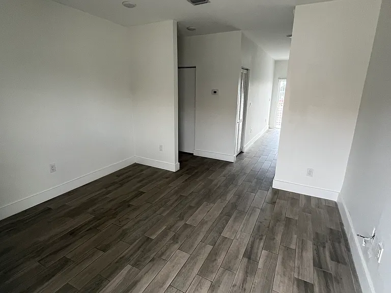 486 E 30th St #101 — Photo 13