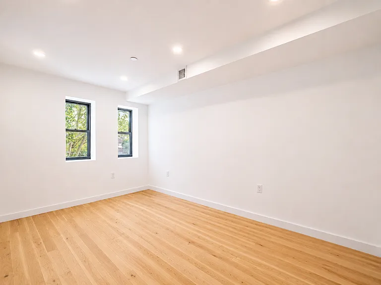 185 Chauncey St #1F — Photo 12