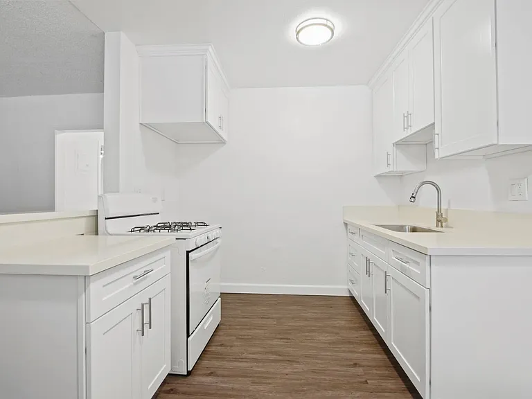 Westminster Apartments — Photo 51