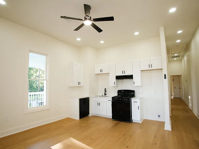 2324 W Daisy L Gatson Bates Dr #1 — Photo 3