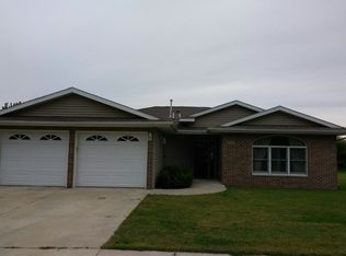 927 S Indiana Ave, Mason City, IA 50401