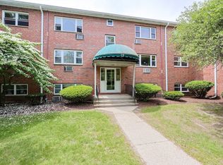 79 Walnut St APT 3, Newton, MA 02460
