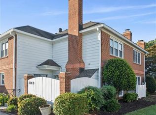 201 Amersham Dr APT B, Yorktown, VA 23693