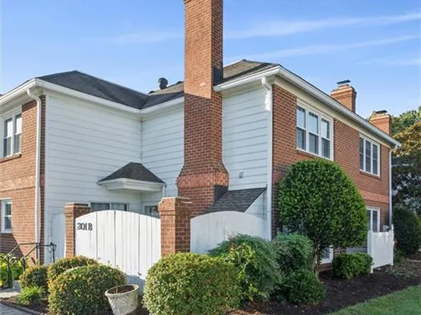 201 Amersham Dr APT B, Yorktown, VA 23693