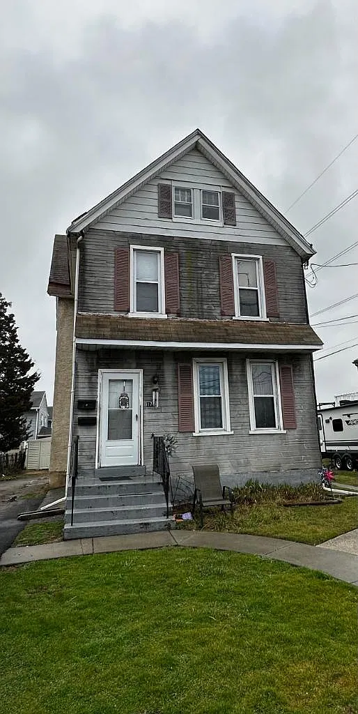 1704 Holmes Ave - 1704 Holmes Unit B (Second Floor) — Photo 1