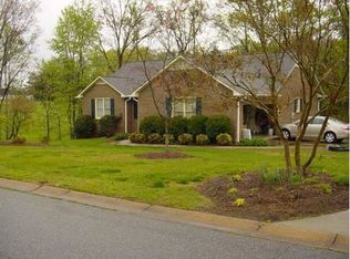 366 Shallowford Dr, Boiling Springs, SC 29316