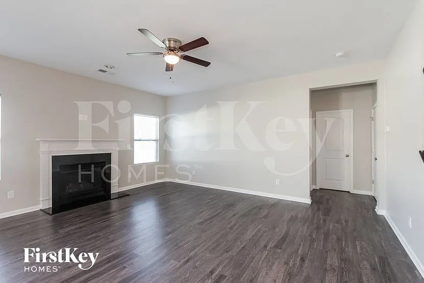 5 bed, 3.0 bath, 2701 sqft, $3,160 — Photo 4
