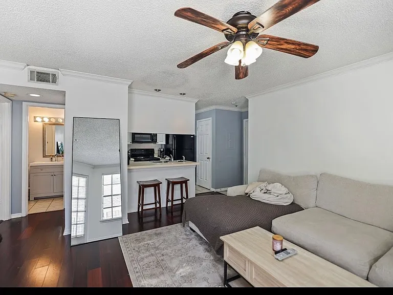 1000 W Horatio St #126 — Photo 8