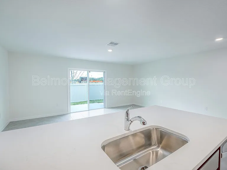 8250 SW 67th Ave — Photo 9