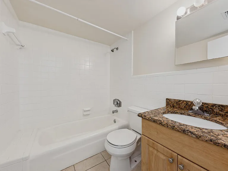 1000 NE 9th Ave #1 — Photo 9