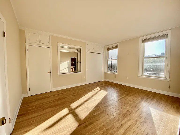 268 College St #2R — Photo 9