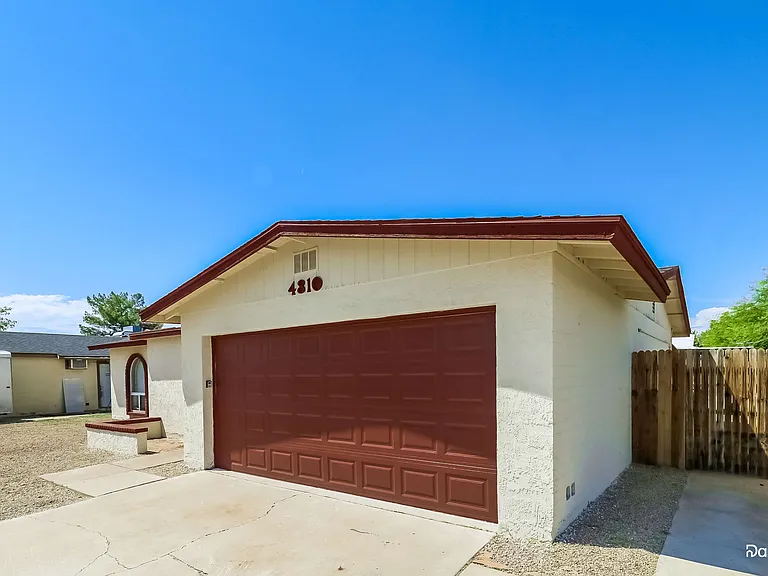4810 W Desert Cove Ave — Photo 2