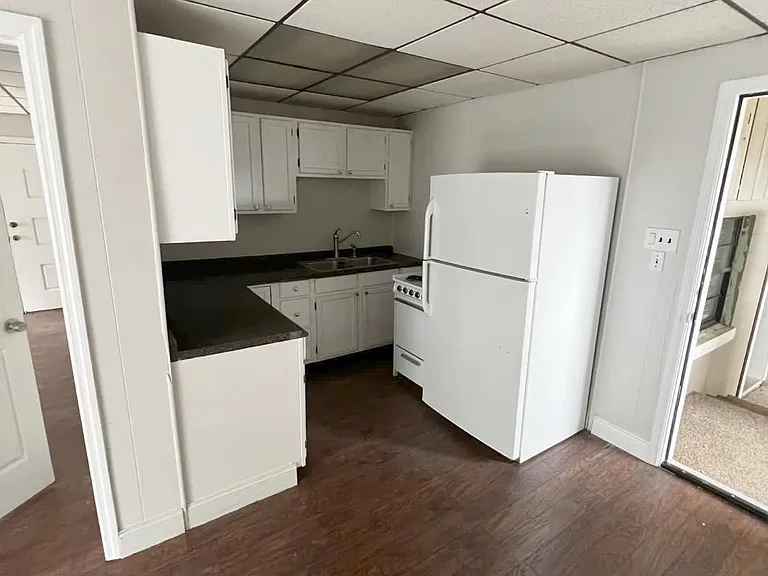 432 W Wisconsin Ave #B — Photo 2